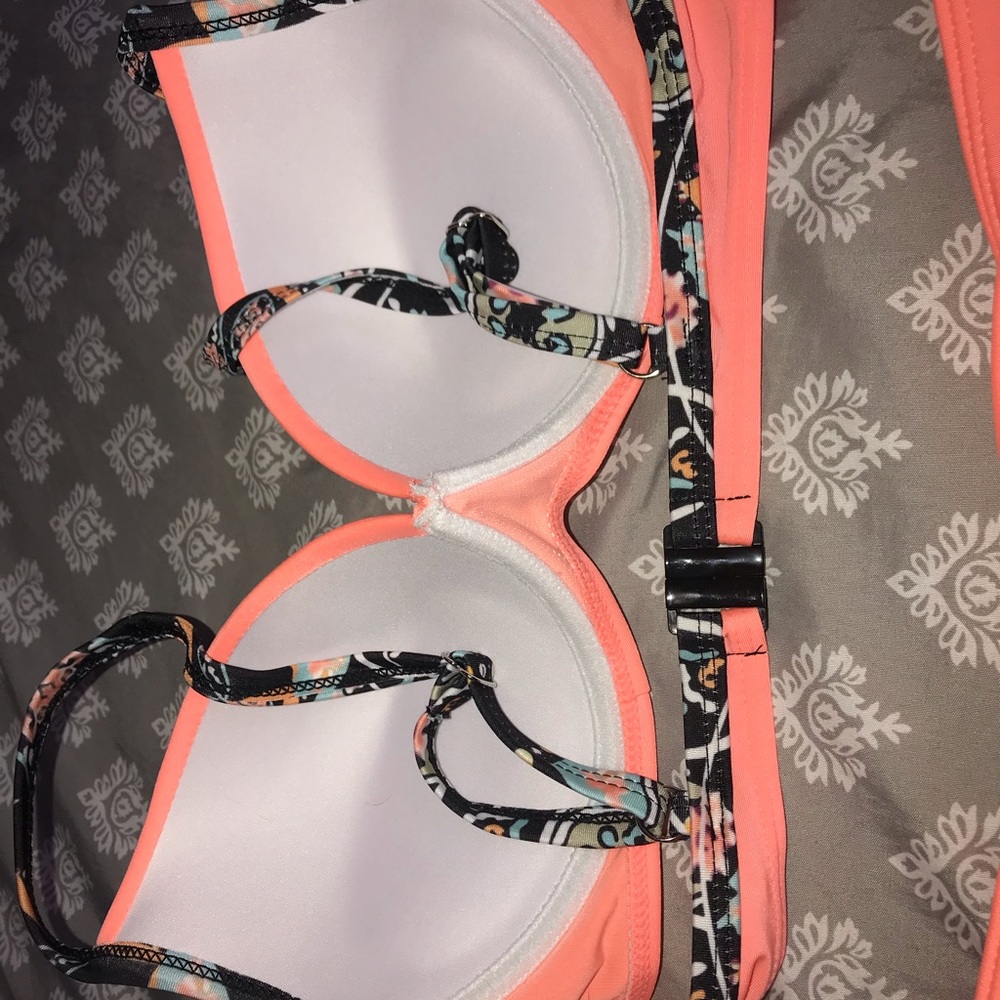 Full bikini set - Picture 2 of 2